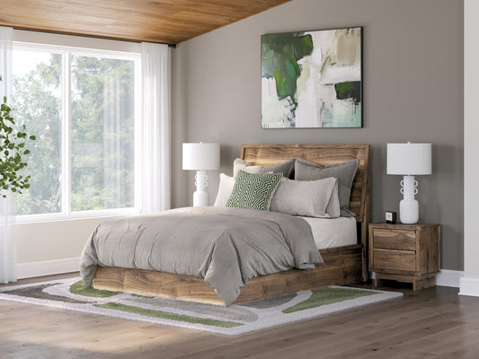 Chirason Queen Panel Bed