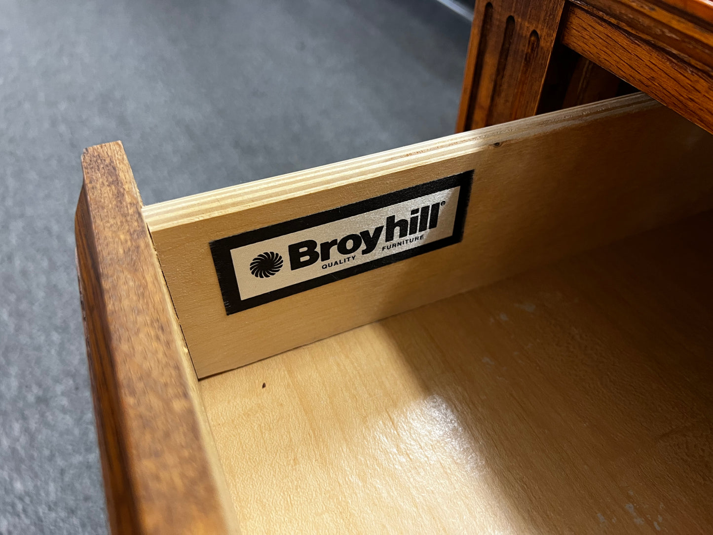 Broyhill 2PC Endtable Set