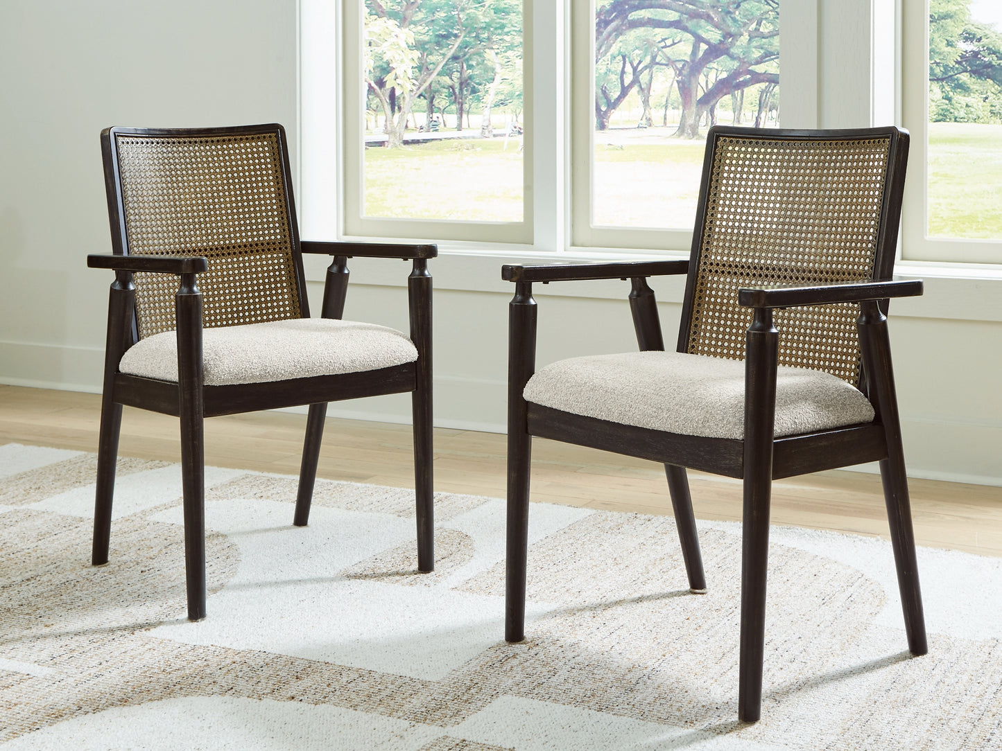 Galliden Dining UPH Arm Chair (2/CN)