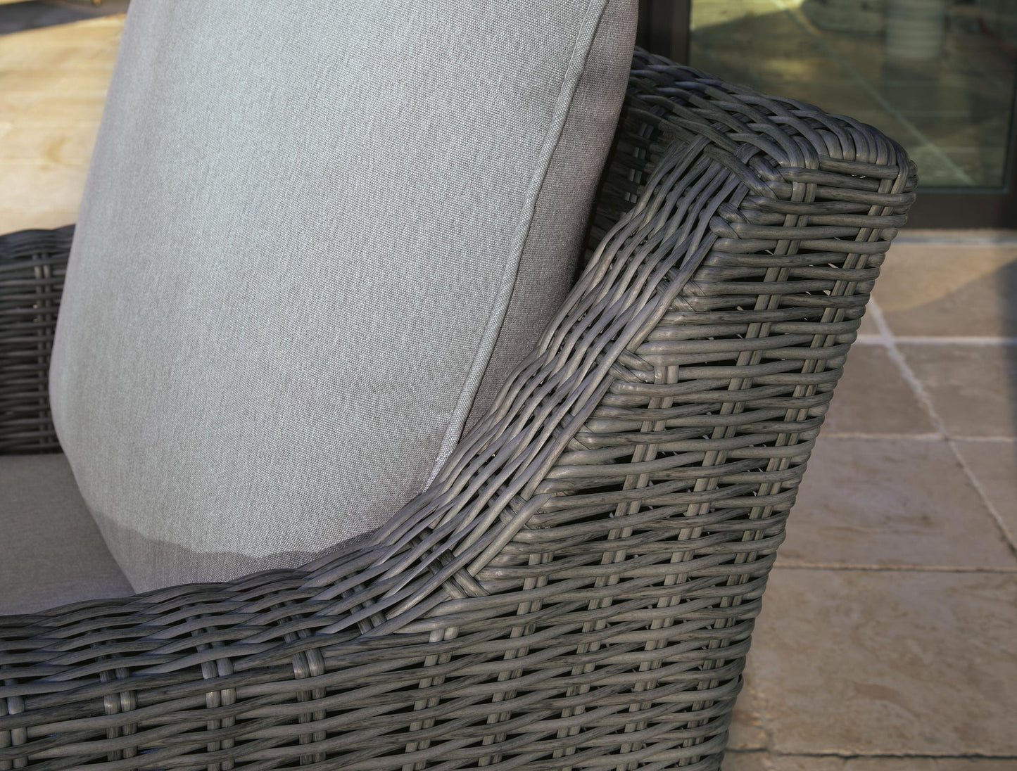 Elite Park Swivel Lounge w/ Cushion
